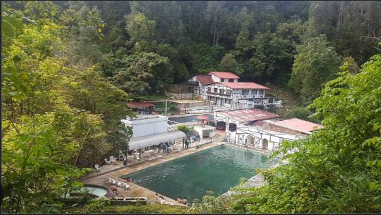 AGUAS TERMALES BAJO LOS PIES DEL VOLCÁN LA GALERA 